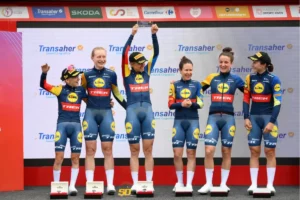 La vuelta femmes - podium