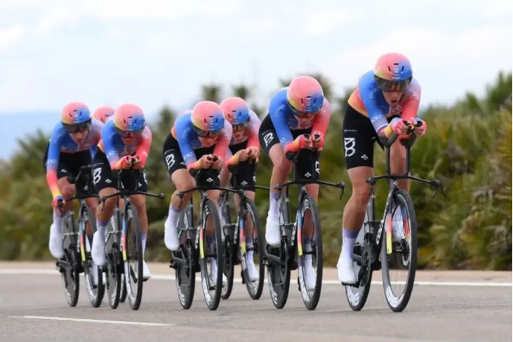 La vuelta femenina - UAE