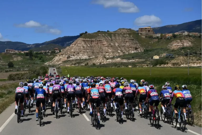 La Vuelta F - Peloton