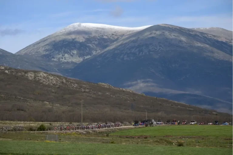 La Vuelta F - Peloton